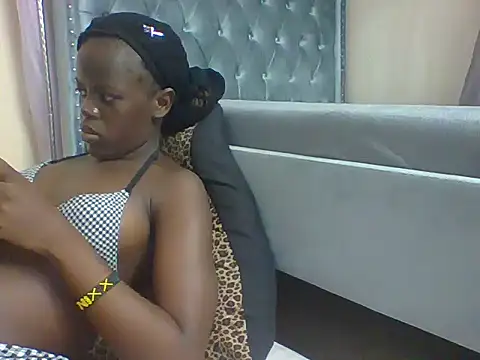 Snapshot of Sexy_Chocolate_Babe chatting on 03-02-25, 12:25 Sexy Chocolate Babe online show from 03-02-25, 12:25