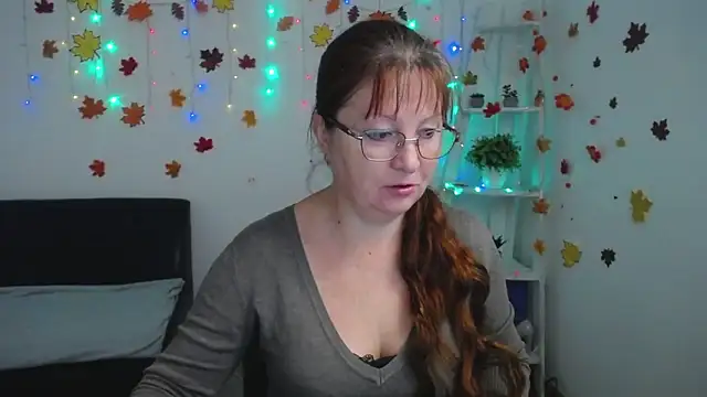 VanessaHotts online show from 11-10-25, 05:56