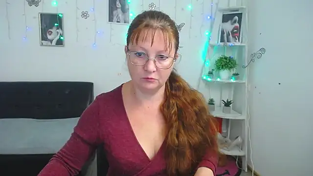 VanessaHotts online show from 09-27-25, 05:02