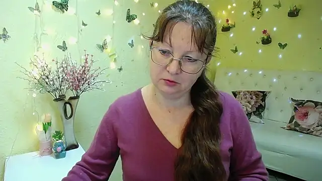 VanessaHotts online show from 04-18-26, 05:10