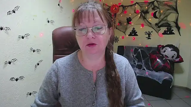 VanessaHotts online show from 10-20-25, 05:09