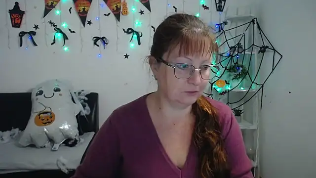 VanessaHotts online show from 10-27-25, 06:03