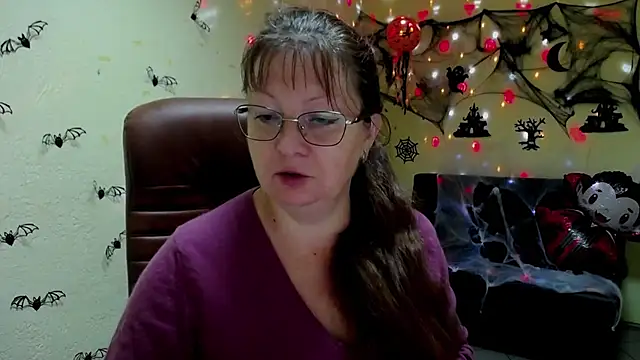 VanessaHotts online show from 10-25-25, 05:06