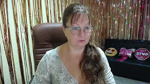 VanessaHotts online show from 09-11-25, 05:07