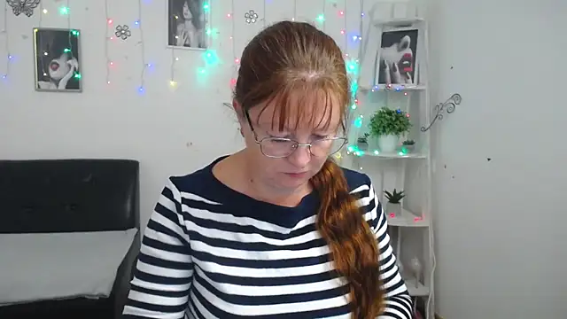 VanessaHotts online show from 10-13-25, 05:09