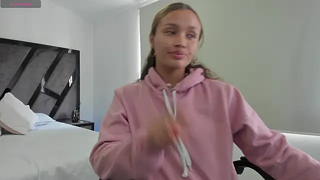 AnnieAndStefan online show from 03-13-26, 02:33