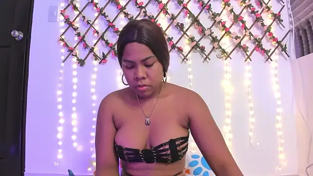 Snapshot of naughty_ebonyy chatting on 03-28-26, 01:06 naughty ebonyy online show from 03-28-26, 01:06