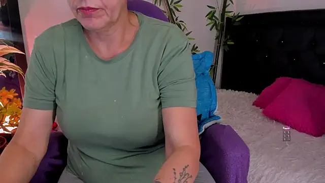 Snapshot of lonely_shewolf chatting on 02-12-26, 03:45 lonely shewolf online show from 02-12-26, 03:45