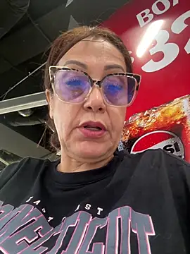 Snapshot of lonely_shewolf chatting on 02-17-26, 06:05 lonely shewolf online show from 02-17-26, 06:05