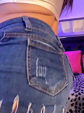 Snapshot of lonely_shewolf chatting on 11-14-25, 06:00 lonely shewolf online show from 11-14-25, 06:00