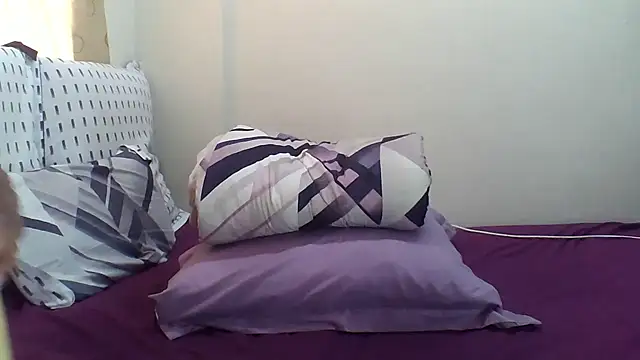 AddictiveAssCurves online show from 10-04-25, 09:33