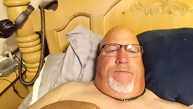 Snapshot of Bigbear0563 chatting on 06-15-26, 06:02 Bigbear0563 online show from 06-15-26, 06:02