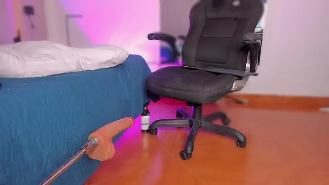 Snapshot of Emmily_Savage chatting on 01-31-26, 07:12 Emmily Savage online show from 01-31-26, 07:12