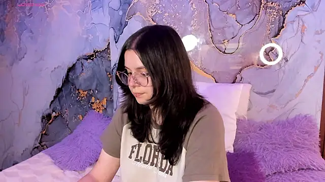 Snapshot of Mey_moon chatting on 02-13-26, 03:39 Mey moon online show from 02-13-26, 03:39