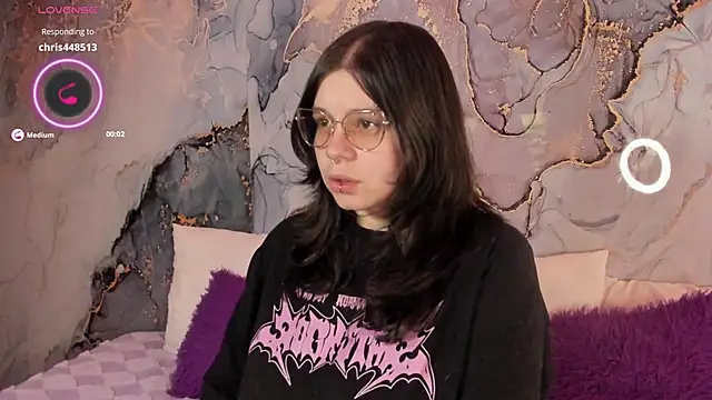 Snapshot of Mey_moon chatting on 02-19-26, 04:20 Mey moon online show from 02-19-26, 04:20