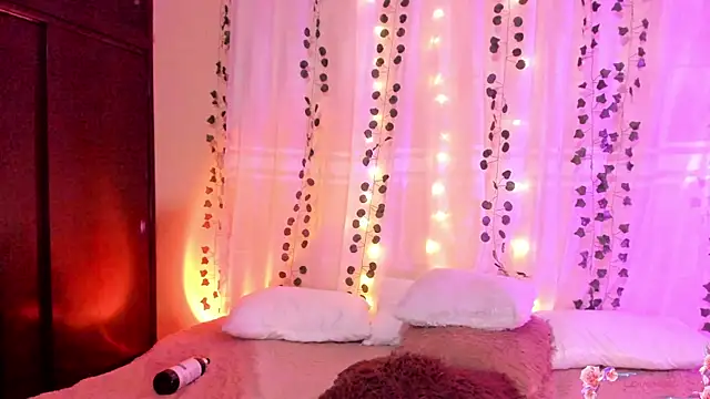 Snapshot of Mey_moon chatting on 12-07-24, 12:14 Mey moon online show from 12-07-24, 12:14