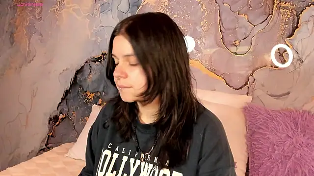 Snapshot of Mey_moon chatting on 02-10-26, 11:59 Mey moon online show from 02-10-26, 11:59