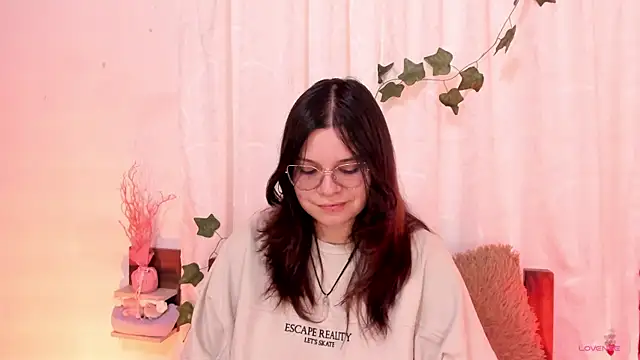 Snapshot of Mey_moon chatting on 02-13-25, 03:56 Mey moon online show from 02-13-25, 03:56