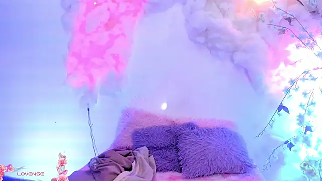 Snapshot of Mey_moon chatting on 01-27-25, 08:39 Mey moon online show from 01-27-25, 08:39