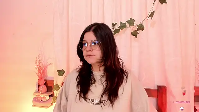 Snapshot of Mey_moon chatting on 02-15-25, 08:23 Mey moon online show from 02-15-25, 08:23