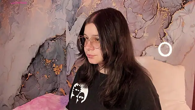 Snapshot of Mey_moon chatting on 02-27-26, 04:23 Mey moon online show from 02-27-26, 04:23