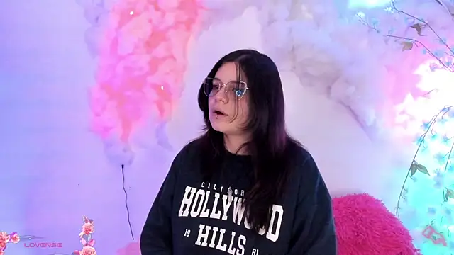 Snapshot of Mey_moon chatting on 02-01-25, 05:28 Mey moon online show from 02-01-25, 05:28