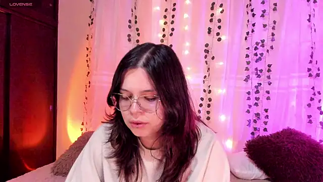 Snapshot of Mey_moon chatting on 12-04-24, 09:51 Mey moon online show from 12-04-24, 09:51