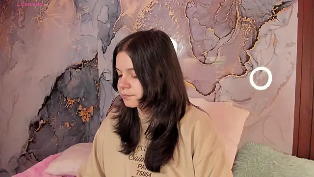 Snapshot of Mey_moon chatting on 02-24-26, 04:02 Mey moon online show from 02-24-26, 04:02