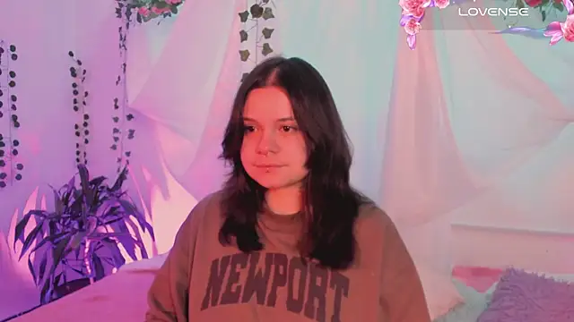 Snapshot of Mey_moon chatting on 01-14-26, 03:43 Mey moon online show from 01-14-26, 03:43