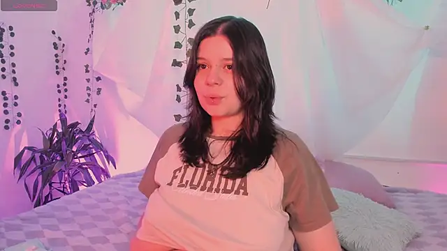 Snapshot of Mey_moon chatting on 01-16-26, 04:05 Mey moon online show from 01-16-26, 04:05