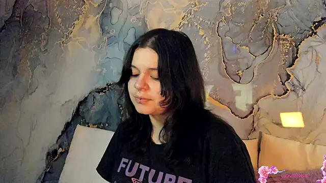 Snapshot of Mey_moon chatting on 11-24-25, 10:43 Mey moon online show from 11-24-25, 10:43