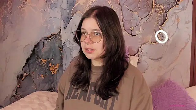 Snapshot of Mey_moon chatting on 02-15-26, 03:29 Mey moon online show from 02-15-26, 03:29