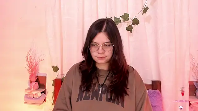 Snapshot of Mey_moon chatting on 02-19-25, 08:20 Mey moon online show from 02-19-25, 08:20