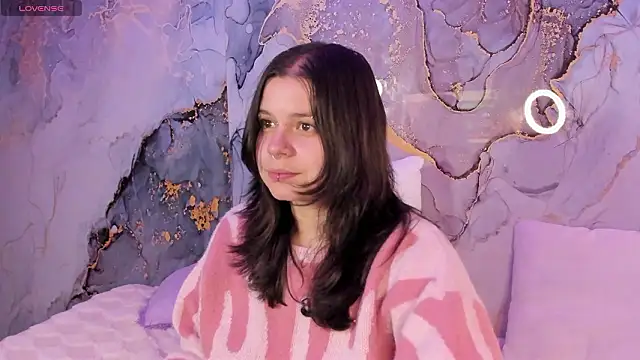 Snapshot of Mey_moon chatting on 02-14-26, 04:23 Mey moon online show from 02-14-26, 04:23