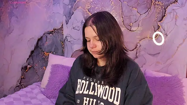 Snapshot of Mey_moon chatting on 02-06-26, 03:35 Mey moon online show from 02-06-26, 03:35