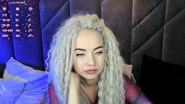 StephanieSweety online show from 03-19-25, 04:45