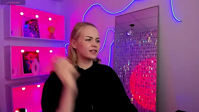 StephanieSweety online show from 05-08-26, 08:23