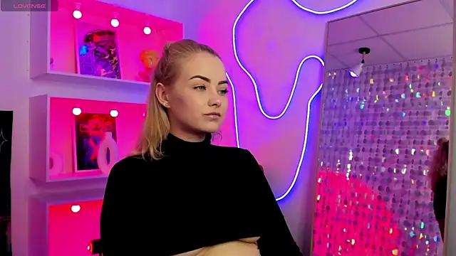 StephanieSweety online show from 05-10-26, 06:54