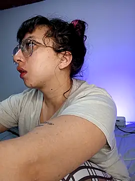 Piafisher1 online show from 10-31-25, 01:13