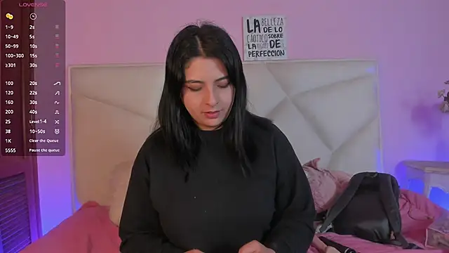 Snapshot of HannahCarter chatting on 12-05-24, 11:01 HannahCarter online show from 12-05-24, 11:01