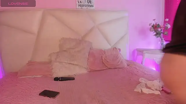 Snapshot of HannahCarter chatting on 12-03-24, 09:39 HannahCarter online show from 12-03-24, 09:39