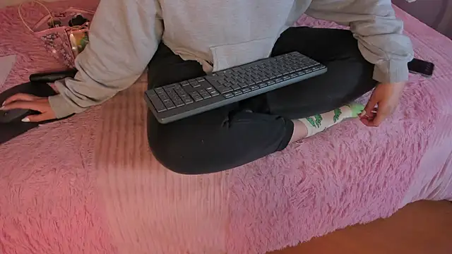 Snapshot of HannahCarter chatting on 12-23-24, 10:33 HannahCarter online show from 12-23-24, 10:33