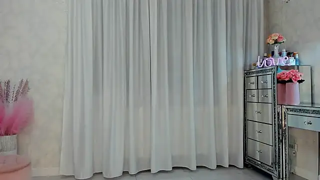 SeductiveButterfly online show from 06-11-26, 09:56