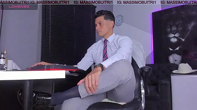 Snapshot of massimo_g chatting on 10-17-25, 10:33 massimo g online show from 10-17-25, 10:33