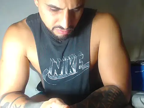 Snapshot of sebasx412 chatting on 06-11-26, 02:33 sebasx412 online show from 06-11-26, 02:33