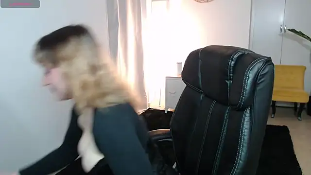 Crystal-dreamt online show from 04-02-26, 09:16