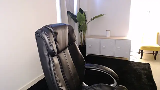 Snapshot of Crystal-dreamt chatting on 02-20-26, 09:33 Crystal-dreamt online show from 02-20-26, 09:33