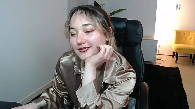 Snapshot of Crystal-dreamt chatting on 02-19-26, 08:33 Crystal-dreamt online show from 02-19-26, 08:33