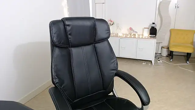 Snapshot of Crystal-dreamt chatting on 10-02-25, 01:36 Crystal-dreamt online show from 10-02-25, 01:36