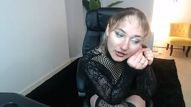 Snapshot of Crystal-dreamt chatting on 02-11-26, 09:53 Crystal-dreamt online show from 02-11-26, 09:53